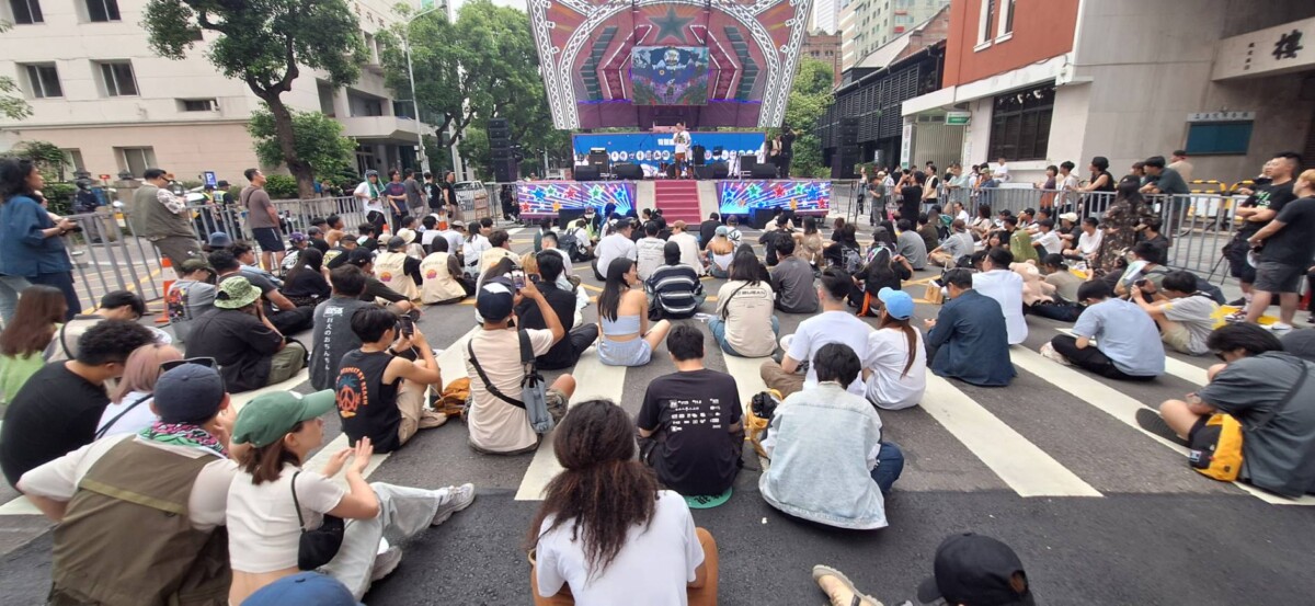 ▲綠色浪潮大麻嘉年華活動訴求大麻除罪化。現場音樂表演活動吸引眾多民眾參與。(記者吳勝峯拍攝)