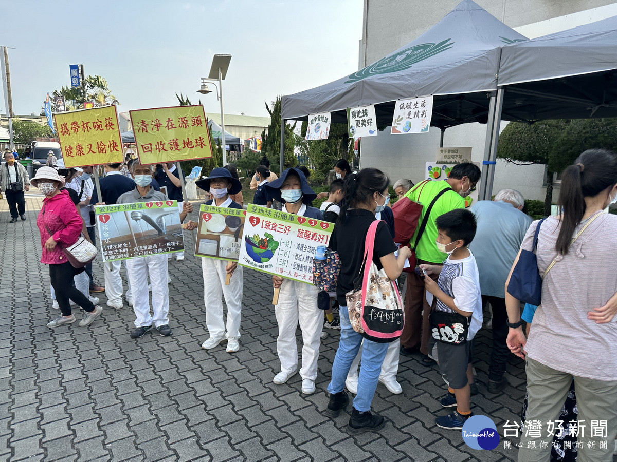 會場外也有明顯的宣導標語。( 記者扶小萍攝)