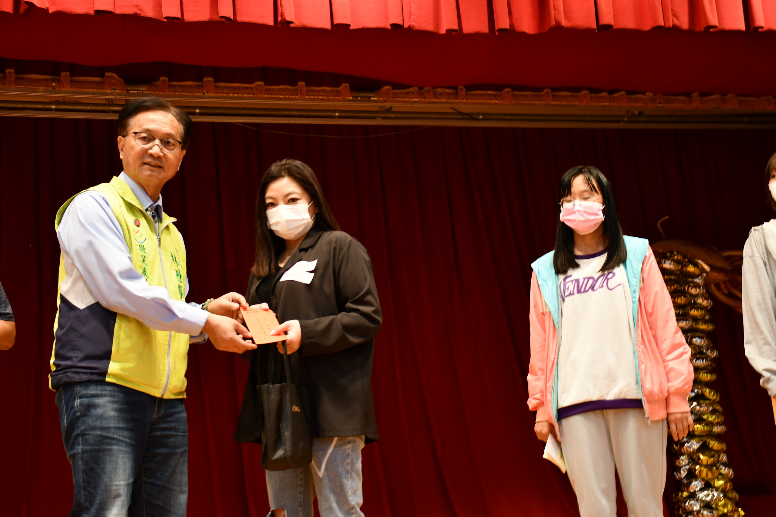 ▲彰化市公所發放教育補助金，有341位學子受惠，市長林世賢呼籲受助學生要心存感恩，將來有能力時也要回饋社會。（記者張溎壕攝）