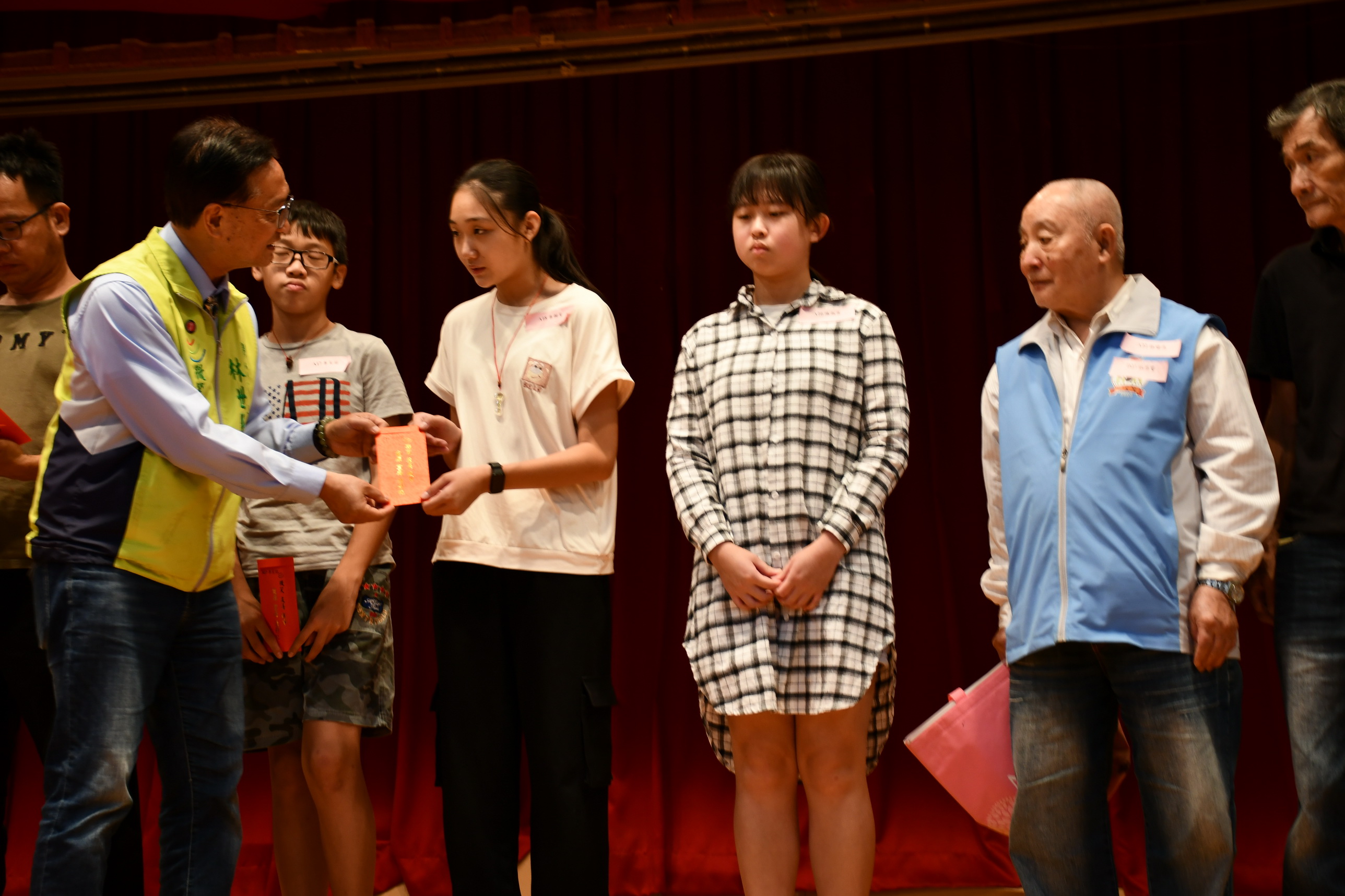 ▲彰化市公所發放教育補助金，有341位學子受惠，市長林世賢呼籲受助學生要心存感恩，將來有能力時也要回饋社會。（記者張溎壕攝）