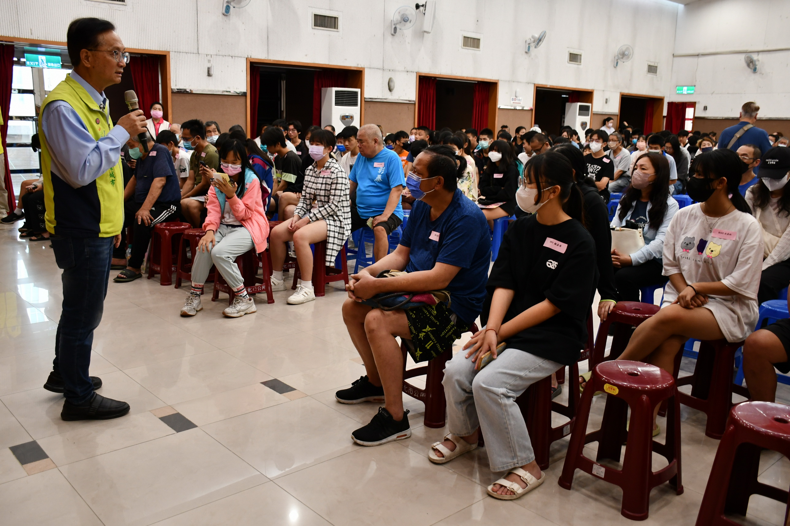 ▲彰化市公所發放教育補助金，有341位學子受惠，市長林世賢呼籲受助學生要心存感恩，將來有能力時也要回饋社會。（記者張溎壕攝）