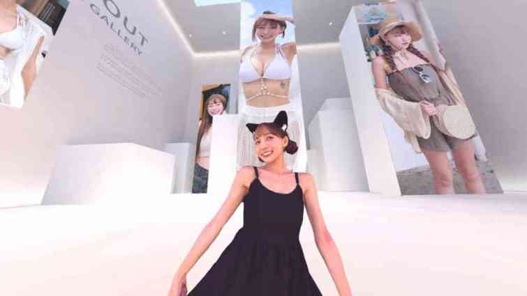 ▲林襄出席VIVE ORIGINALS在台北天母棒球場的「一日店長」活動，現場湧入「聞襄而至」的粉絲們，由林襄親自販售《林襄沉浸式寫真》專屬「襄民認同卡」，並親自為粉絲們開「襄」沉浸式寫真。（HTC VIVE ORIGINALS提供）