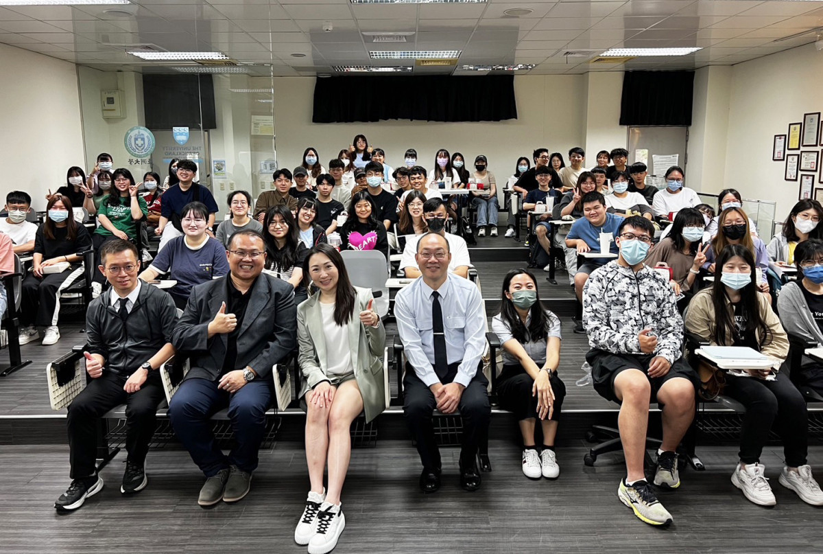 蔡宜珊表示品牌經營必須隨著時代脈動不斷翻新思維,在亞洲大學的分享獲得熱烈迴響。