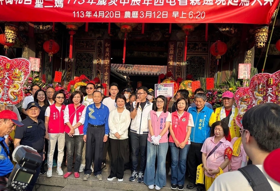 ▲圖說:市長媽媽盧秀燕與立法院副院長江啟臣出席萬和宮媽祖廟盛會「老二媽西屯省親遶境」 (圖/台中市政府提供)