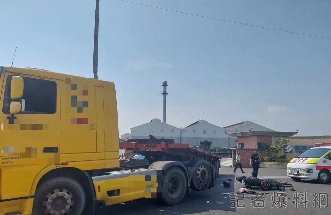 ▲高雄岡山寶米路今（22）日上午發生一起車禍事故。（圖／民眾提供，下同）