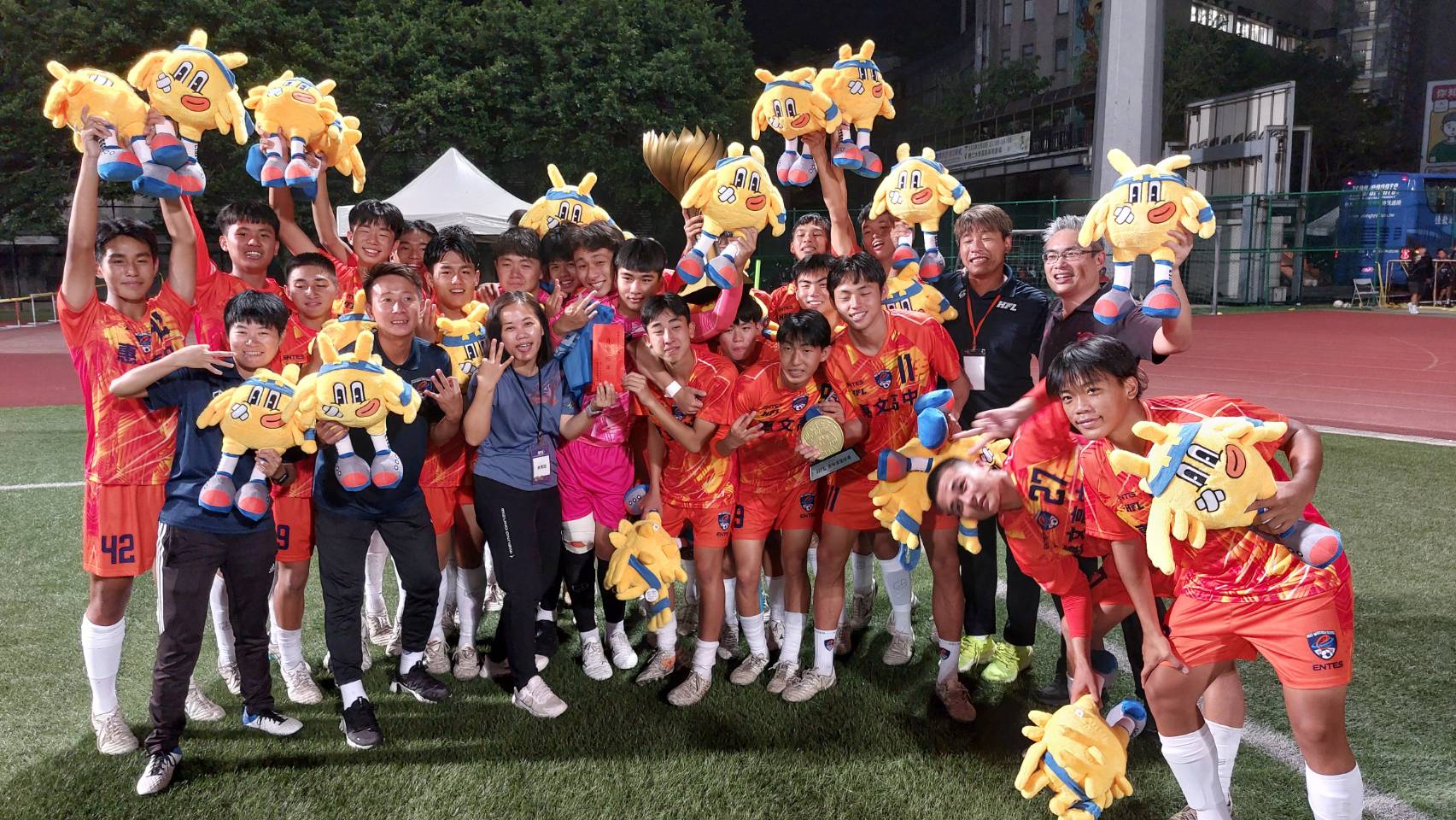 中市學校「足」強！ 中等學校足球聯賽勇奪1金2銀1銅
