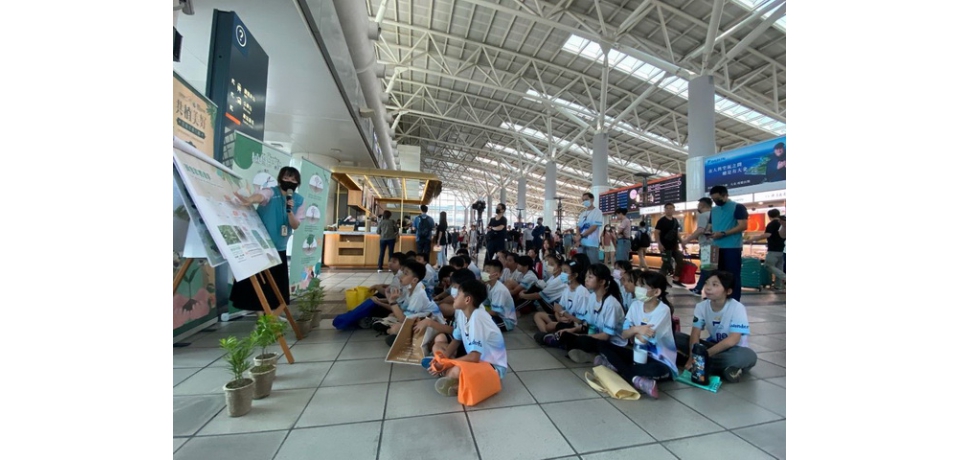 世界地球日 台灣高鐵邀您「共植美好」高鐵左營站贈苗1,200株 旅客響應低碳永續行動