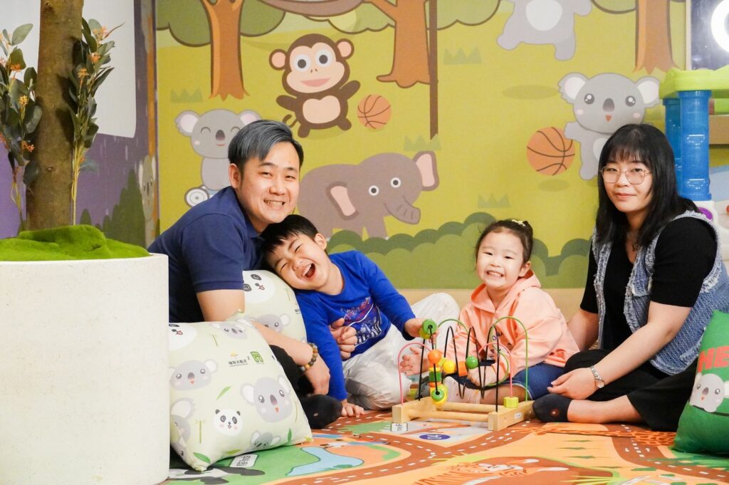 福容台北二館特地打造全臺唯一的「無尾熊主題房」,並製作周邊商品,所有營運所得將部分提撥做為無尾熊動物保育基金