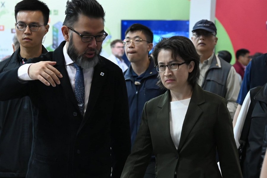 傳蕭美琴私帶酒要求免查驗 陳建仁批:認知作戰不可取 216 傳蕭美琴私帶酒要求免查驗 陳建仁批:認知作戰不可取 215