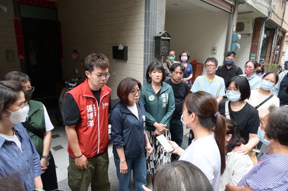 漾新聞|康裕成慰問褒揚街瓦斯氣爆受災戶