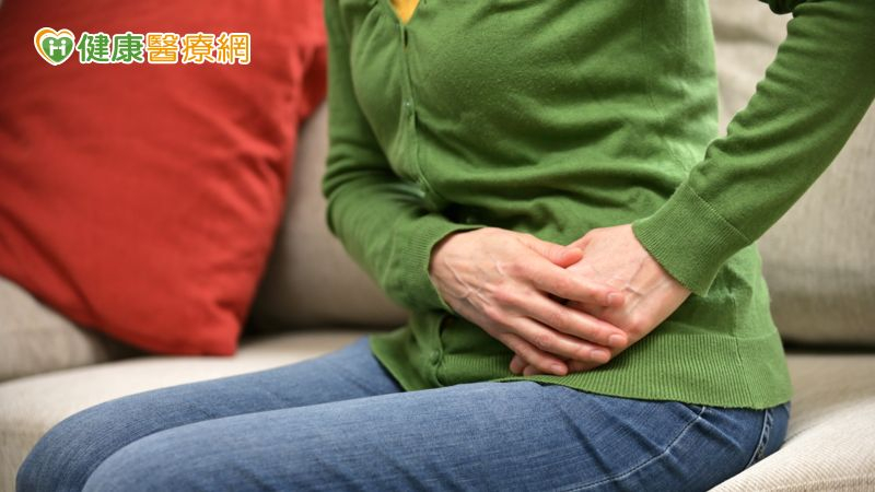 忽略長期腹痛竟查出21公分腫瘤 五成患者發現已是卵巢癌晚期