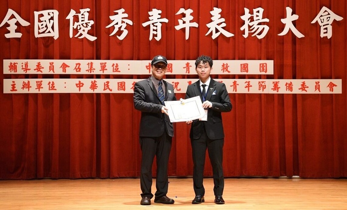 跳脫舒適圈勇闖青春夢 義守大學職治系學生 獲大專優秀青年