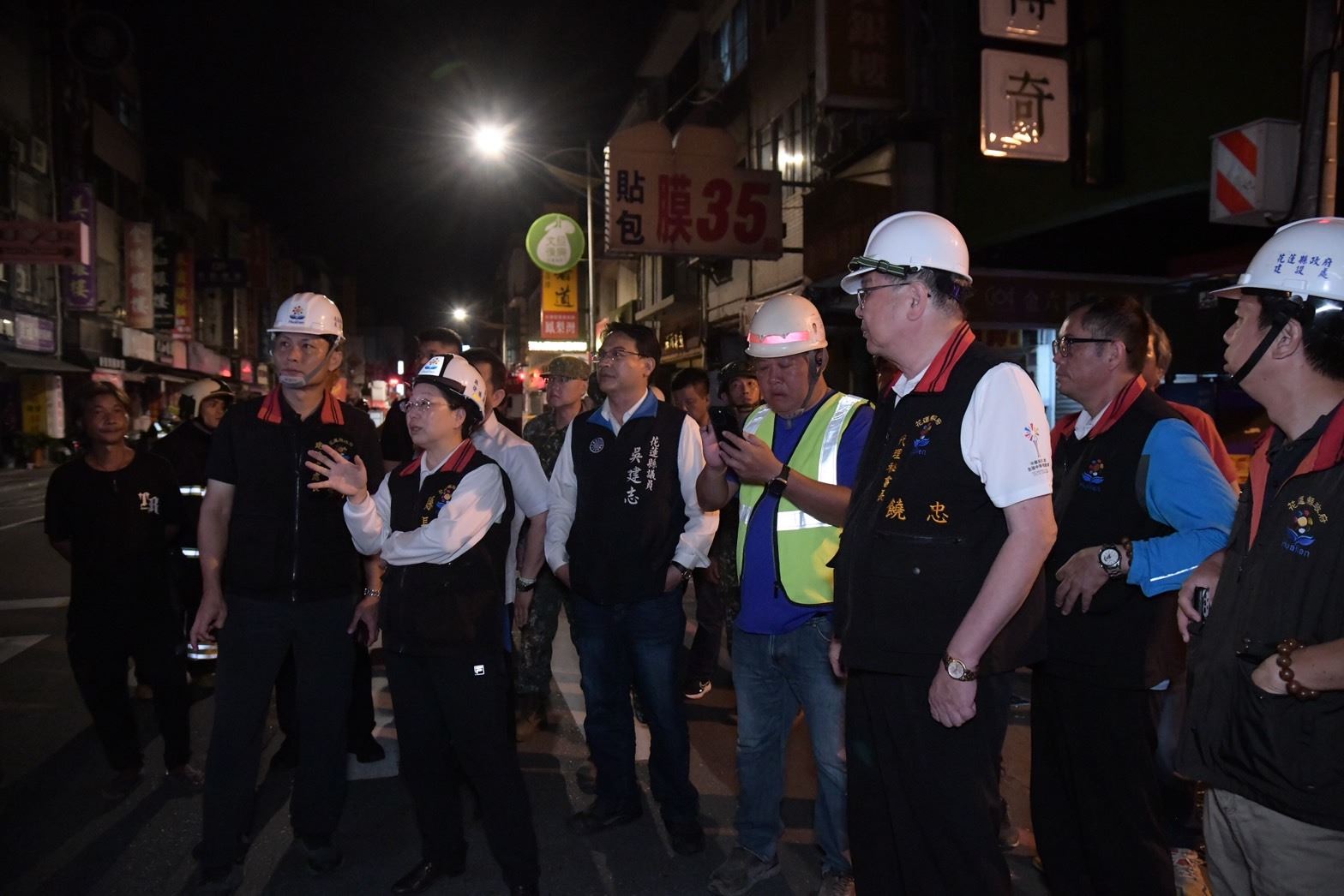 花蓮縣長連夜實勘地震災情　富凱大飯店傾斜預估2週拆除