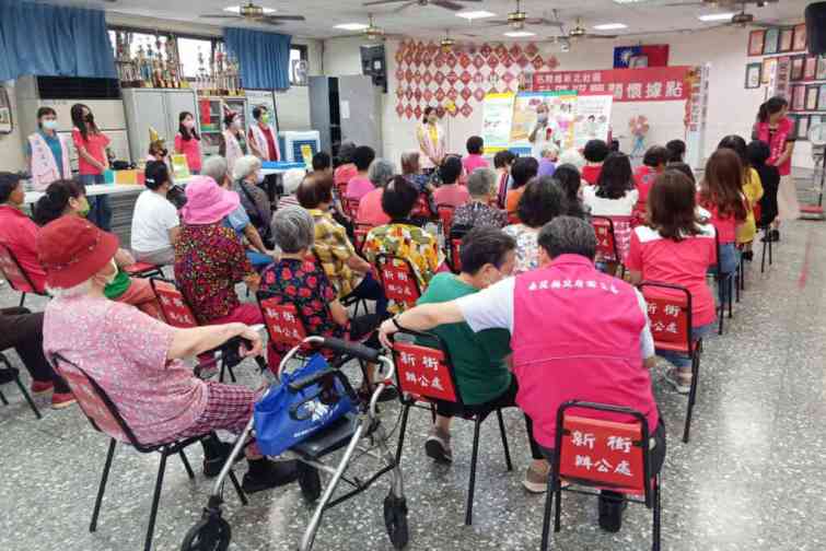 ▲南投縣參加衛生福利部國民健康署舉辦之「第15屆金所獎」競賽，名間鄉衛生所再以「治療c肝很簡單 如名間茶香，簡單又回甘（肝）」為題，榮獲一般地區「佳作獎」。（記者張玉泰翻攝）