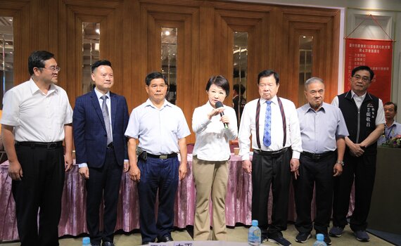 拼經濟共創台中農業繁榮！  市長盧秀燕親頒農會理監事當選證書