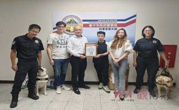 暖心企業 警犬喜獲加菜!悠遊實業公司捐贈中市警犬隊適口性乾糧