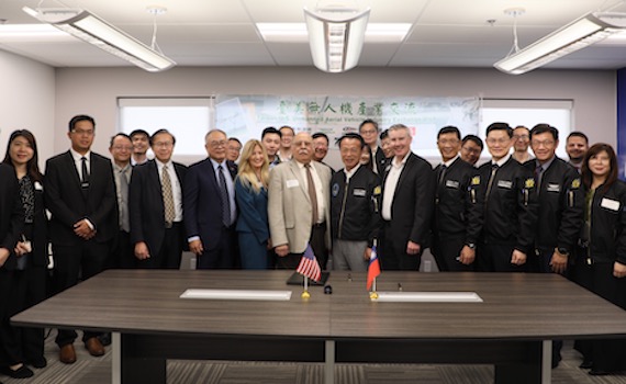 翁章梁率亞創中心與UAS Center at SBD 簽MOU