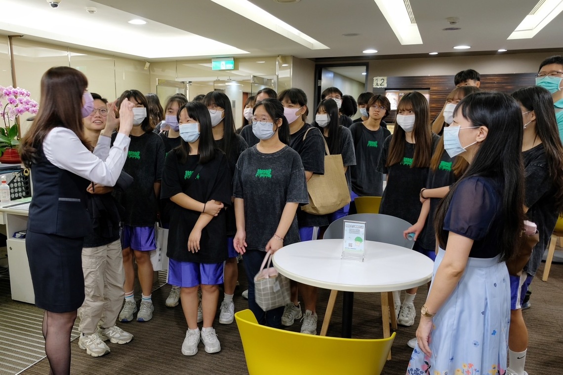 漾新聞|小港高中攜手國泰金控 財經商管專班首次探索金融職場