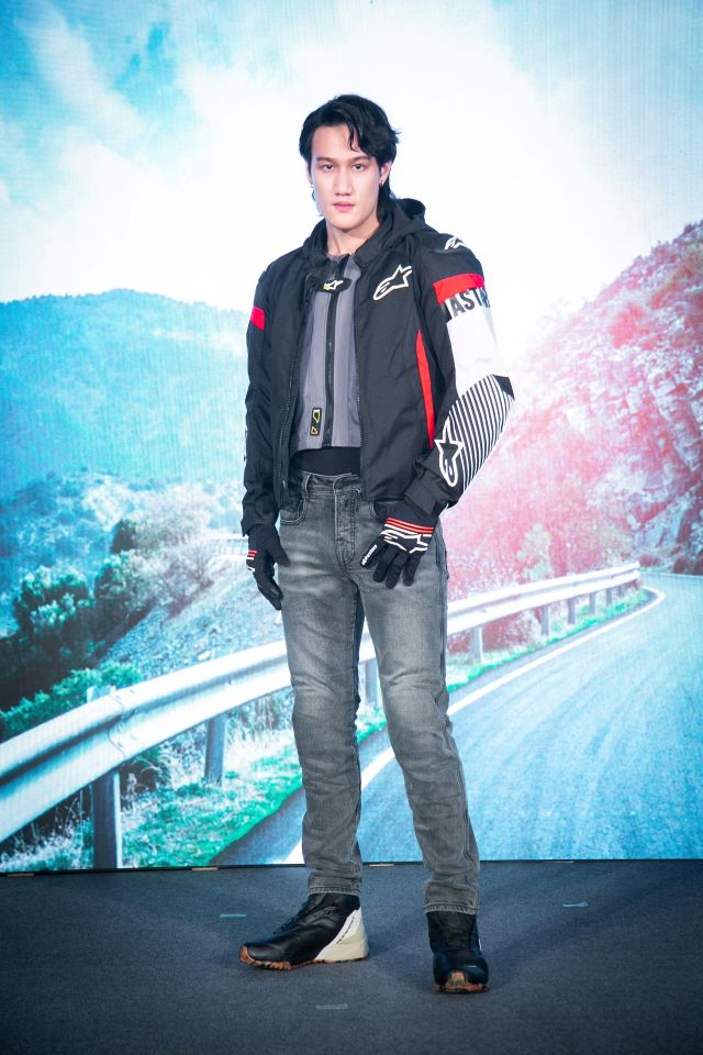 Tech-Air®5提供騎士肩膀、胸部、肋骨和整個背部的防護。.jpg