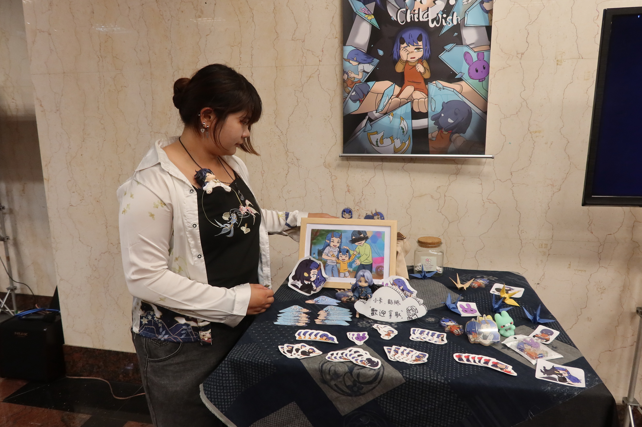 ▲建國科大設計學院舉辦以「創新站」為主題的畢業展，畢業生們以跨界視野和創意思維，展現了他們對視覺、空間和產品設計的獨特理解。（記者張溎壕攝）