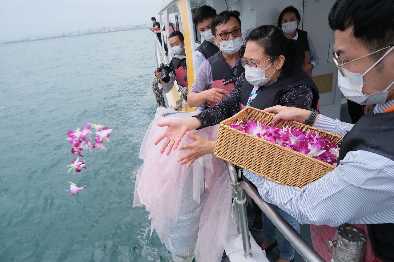中市113年首場聯合海葬啟航 圓滿8位先行者遺願
