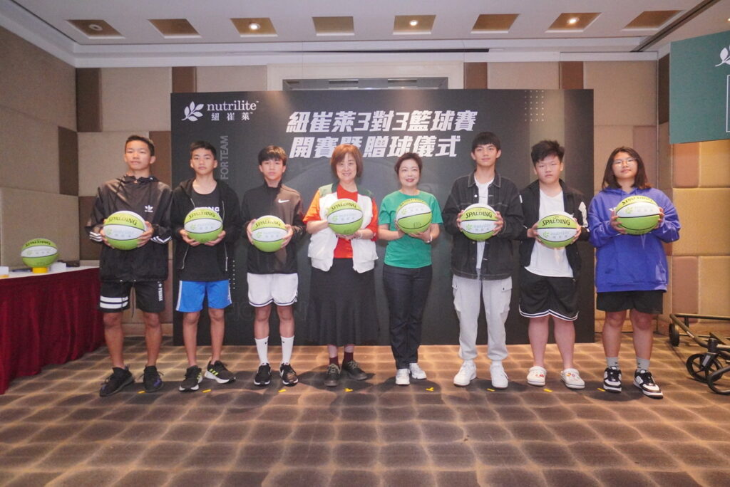 安麗台灣透過家扶基金會,贈予籃球給全台家扶中心課輔班,陪伴愛運動的孩子們一同健康的成長