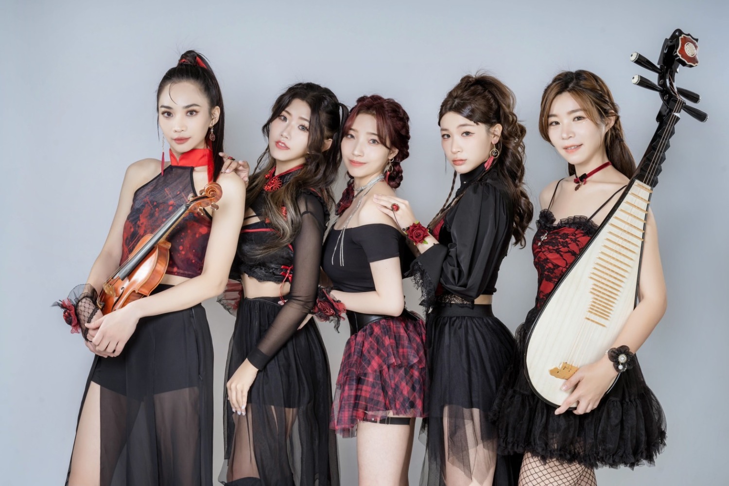 詞曲樂器設計唱跳,「Uniques 」通通自己來。(左起)Tina、樂熙、可菈、淇淇、黎黎。 (圖/Uniques女團提供)