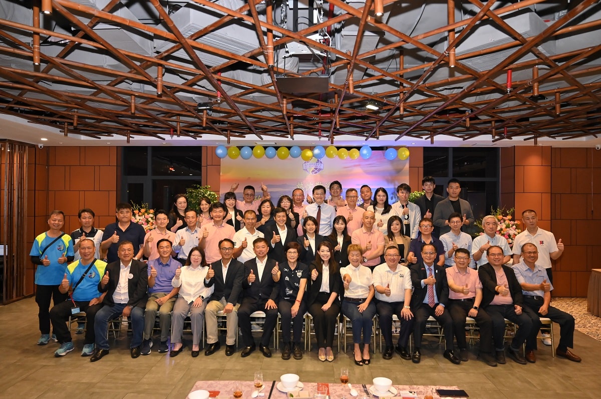 ▲高市長與新竹市議會陳慶齡、鍾淑英、李國璋、徐美惠等多位議員、消防局長李世恭、工策會委員彭俊橙等人,出席越南峴港台商會餐宴,過程融洽愉快。