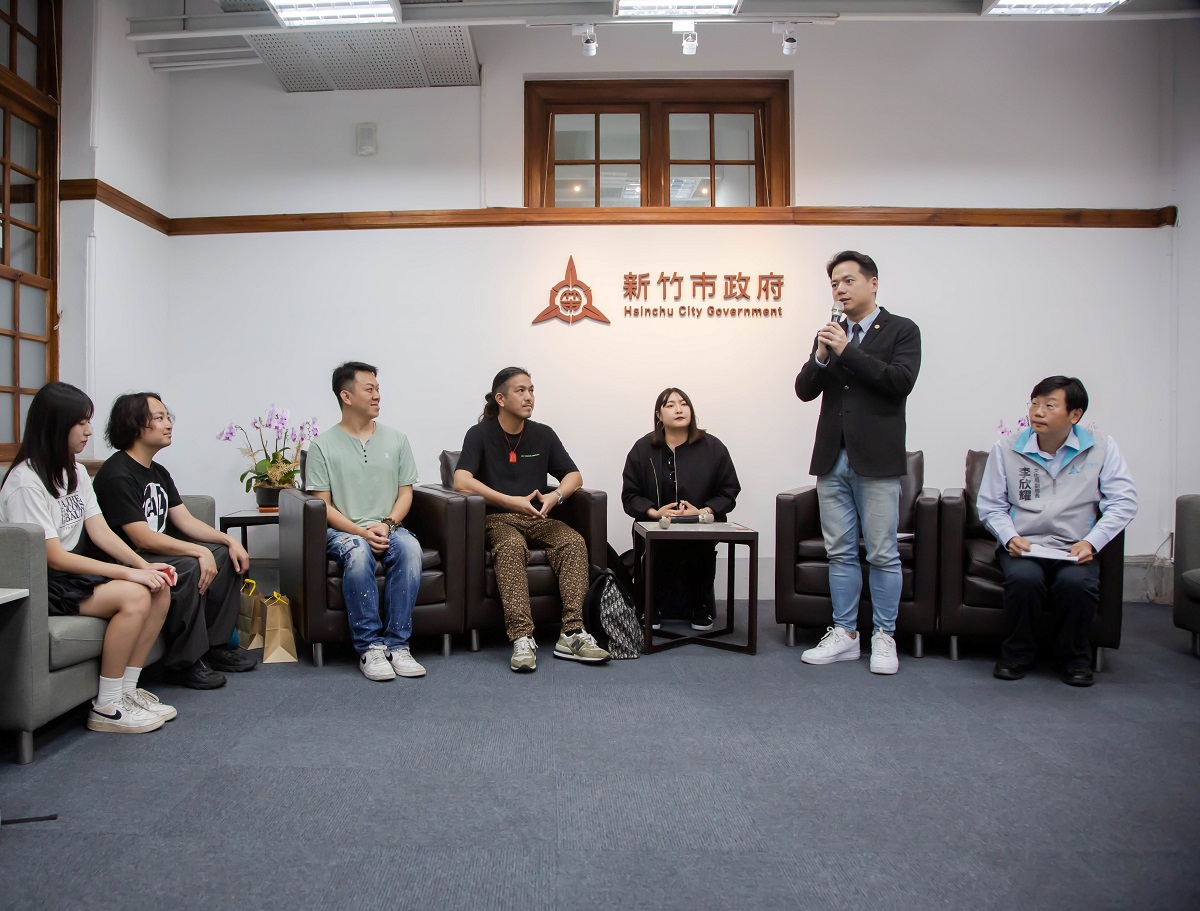 ▲台日合製電影團隊拜會竹市府,副市長邱臣遠代表接待。