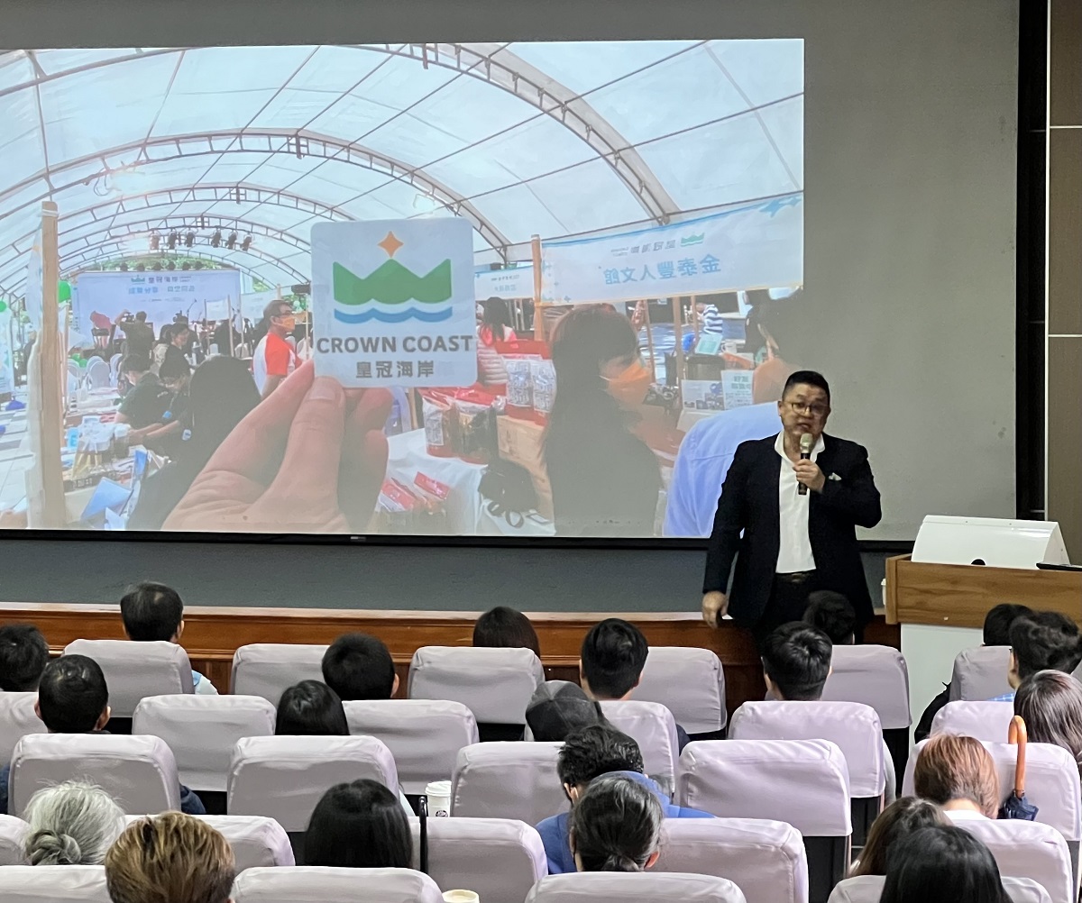 ▲國立高雄餐旅大學觀光研究所劉喜臨教授為地方觀光產業夥伴分享【從觀光圈看目的地觀光發展】。