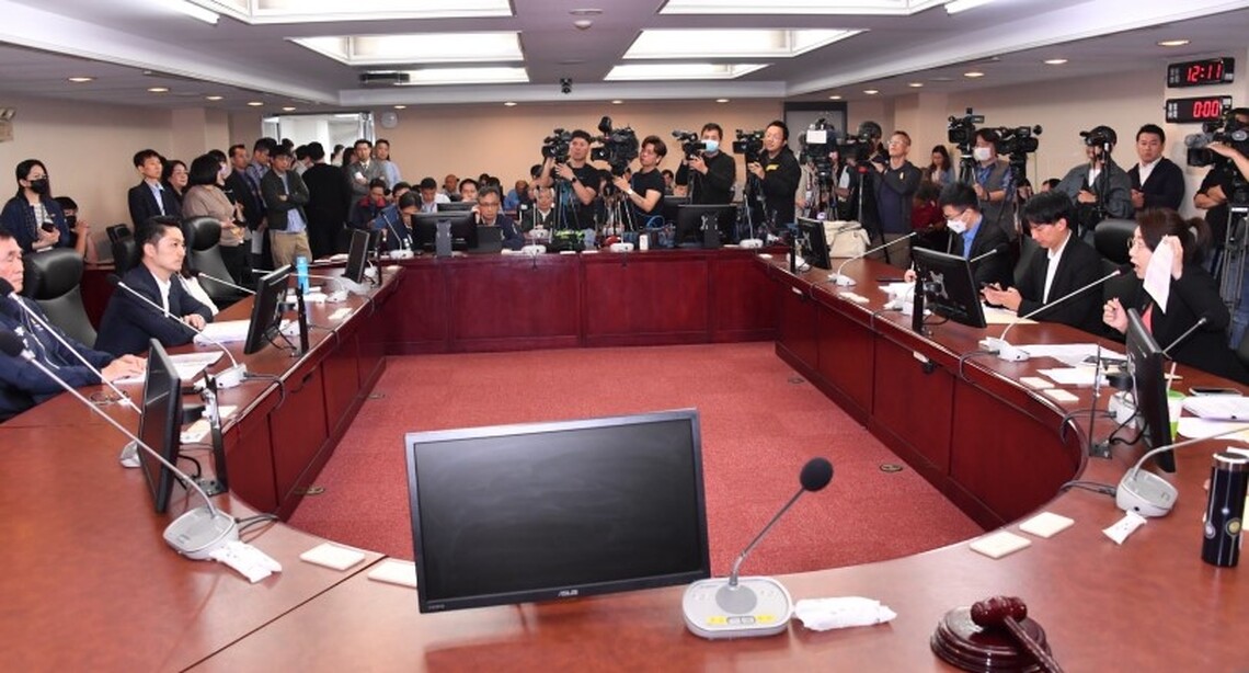 蔣萬安赴市議會民眾黨團爭取支持重大議案