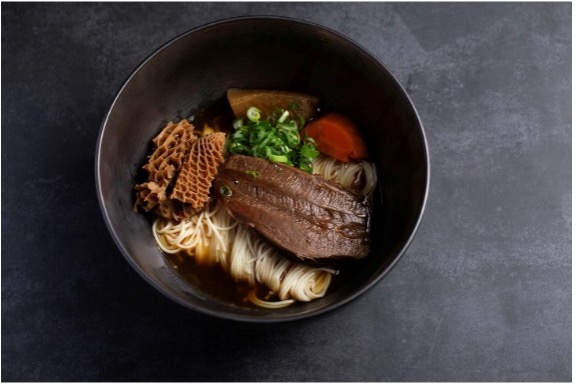 ▲星級厚切牛肉麵（圖: 記者 陳宜汶 翻攝）