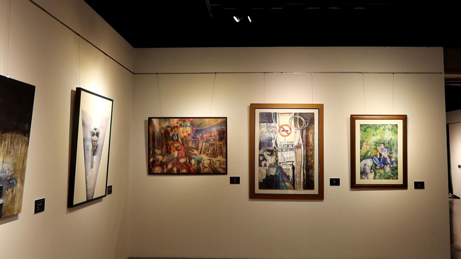 ▲彰化藝術高中美術班辦理畢業展「異．藝域」，15位同學運用不同的媒材，呈現出各自獨特的創作風貌。（記者張溎壕攝）