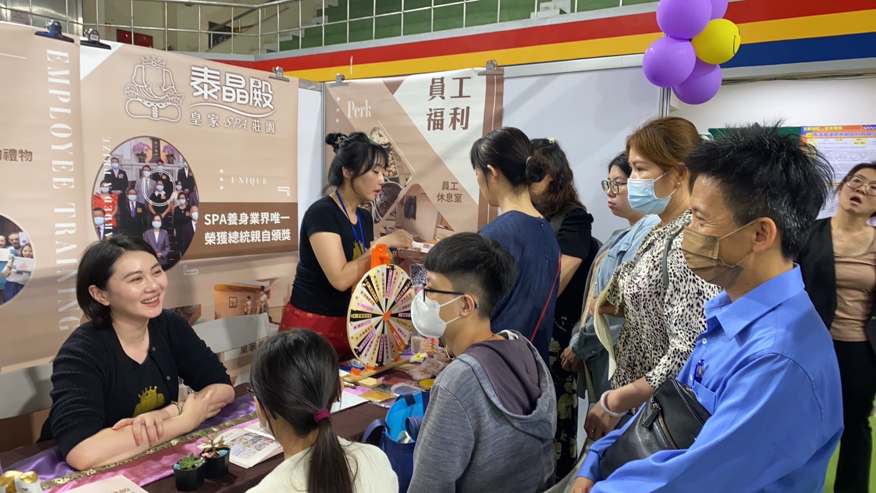 ▲建國科技大學舉辦「五創領航×就業翱翔」校園徵才活動,共有56家企業參與,提供上萬個以上的職缺,為學生打開了廣闊的職業發展之門。(記者張溎壕攝)
