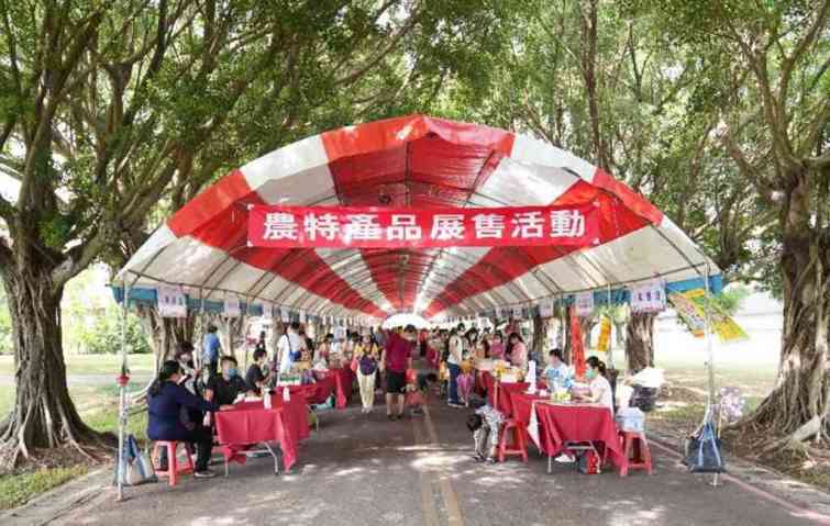 ▲路過農特產品展售區，眾多優質商品讓您買好買滿。（記者林明佑翻攝）