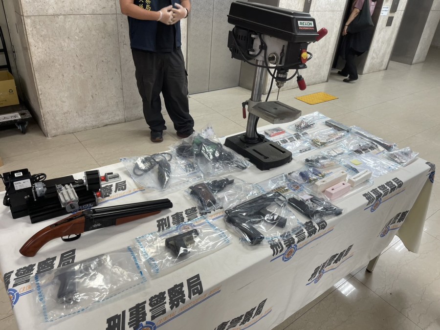 外送員住家當改槍工廠 警察上門老父驚「那ㄟ阿奈」 220 外送員住家當改槍工廠 警察上門老父驚「那ㄟ阿奈」 219