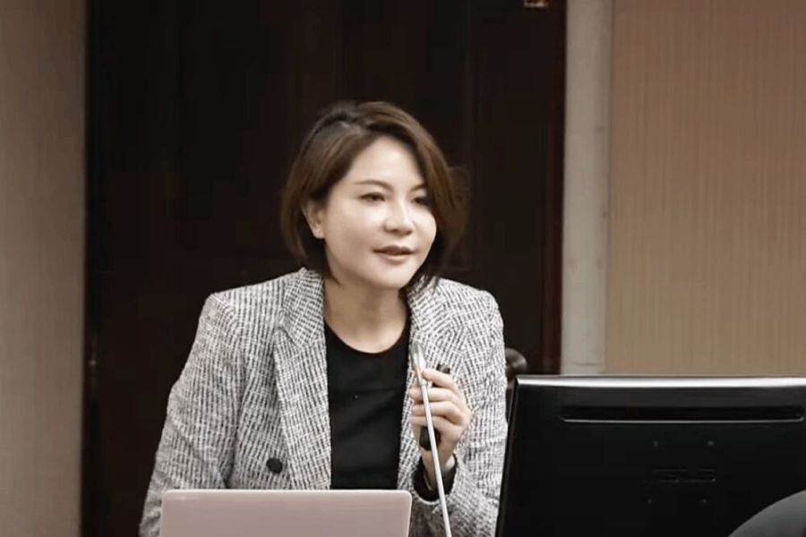 台灣移工問題嚴重 陳菁徽揭雇主一句「把你送回去」迫看護工性服務 214 照片來源:立法院直播截圖