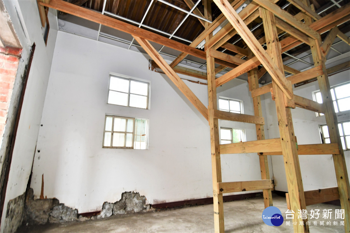 埔心羅厝天主堂原教室(文物館)歷史建築內部。圖/記者鄧富珍攝