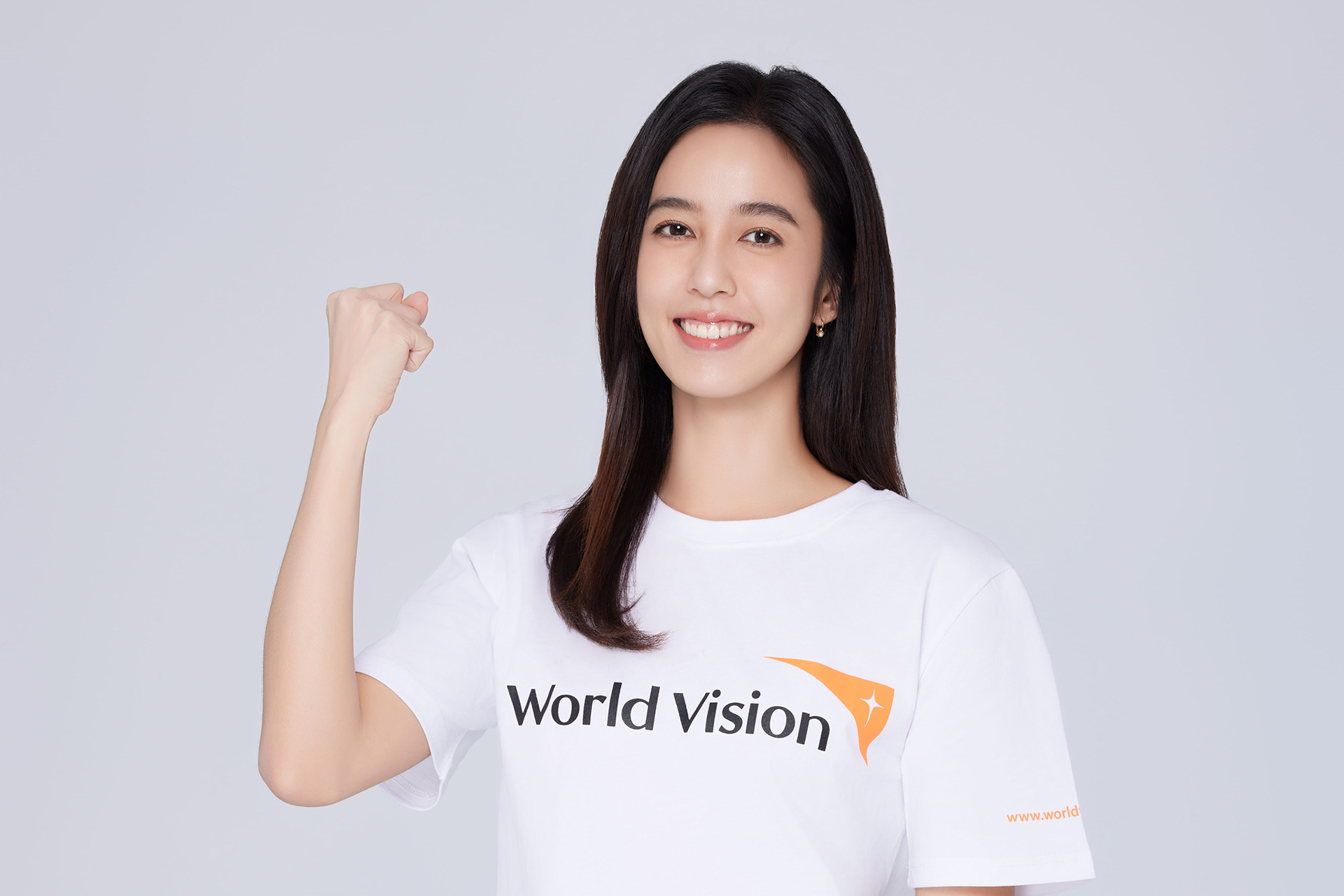 陳庭妮擔任第35屆飢餓三十人道救援行動「搶救奮力生存的孩子」的代言人,關心國內外脆弱兒童的需要。(台灣世界展望會提供)