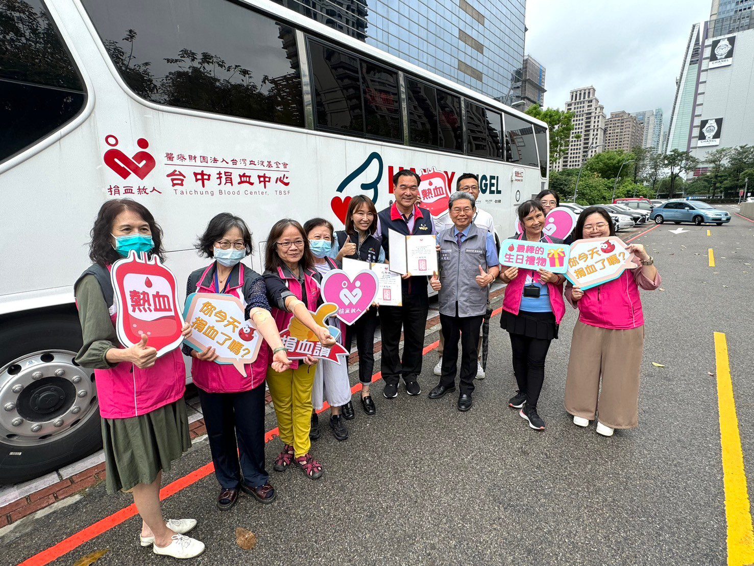 中市府今舉辦公益捐血活動 市府同仁挽袖捐熱血
