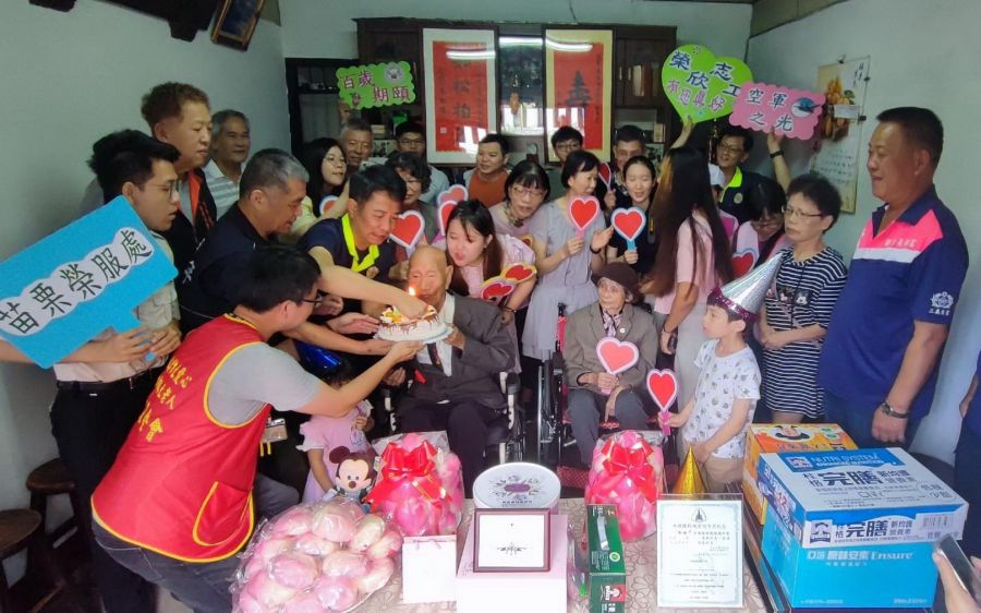 苗栗縣榮服處 祝壽銅鑼百歲榮民謝爺爺