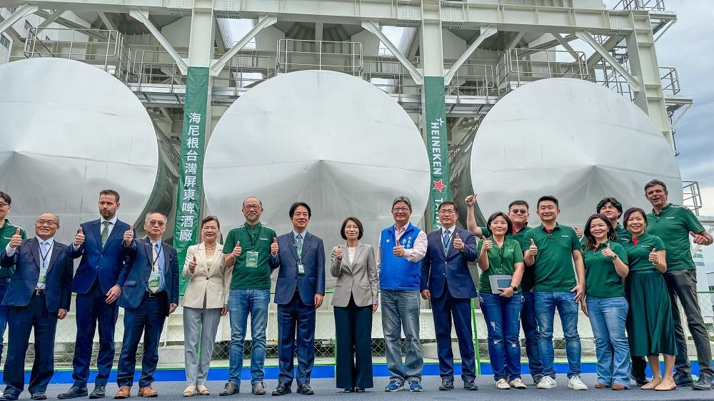 ▲賴清德率準總統府秘書長潘孟安、經濟部長王美花、國庫署署長陳柏誠等人出席,熱烈歡迎海尼根在台灣落地生根。(屏東縣政府提供)