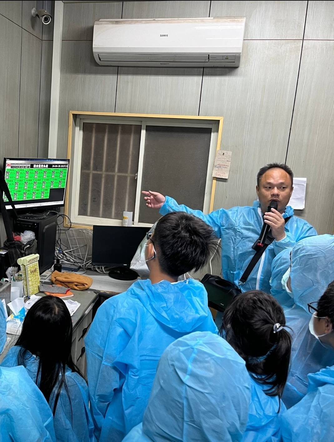 ▲苗栗縣龍昇國民小學參訪彰化縣二林鎮立富畜牧場,協助學生多了解及接觸畜牧業的最新發展趨勢,有助於學生們未來的職涯發展規劃。(記者林明佑翻攝)