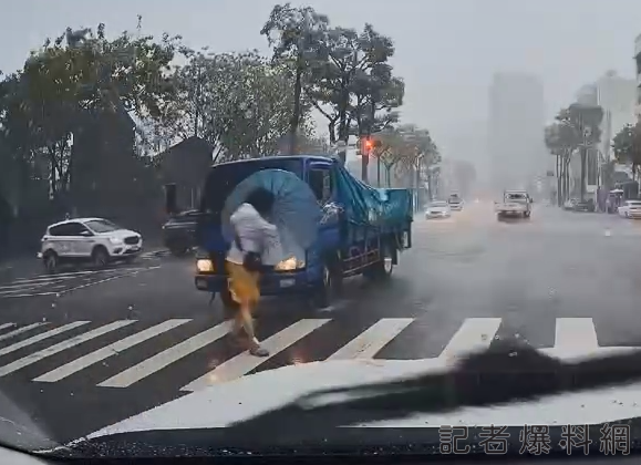行人地獄 高雄 雨傘