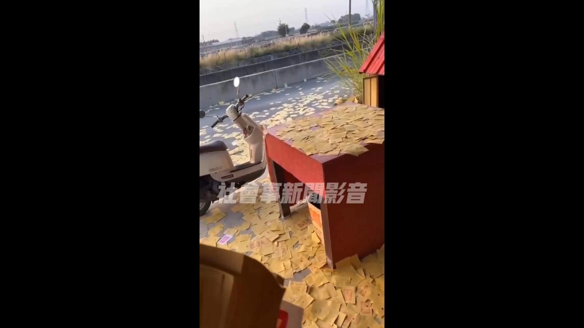 ▲男子為了10萬元債務到溪州鄉1間宮廟撒冥紙砸廟，還持刀恐嚇，自錄影片說「替天行道」。（圖／社會事新聞影音）