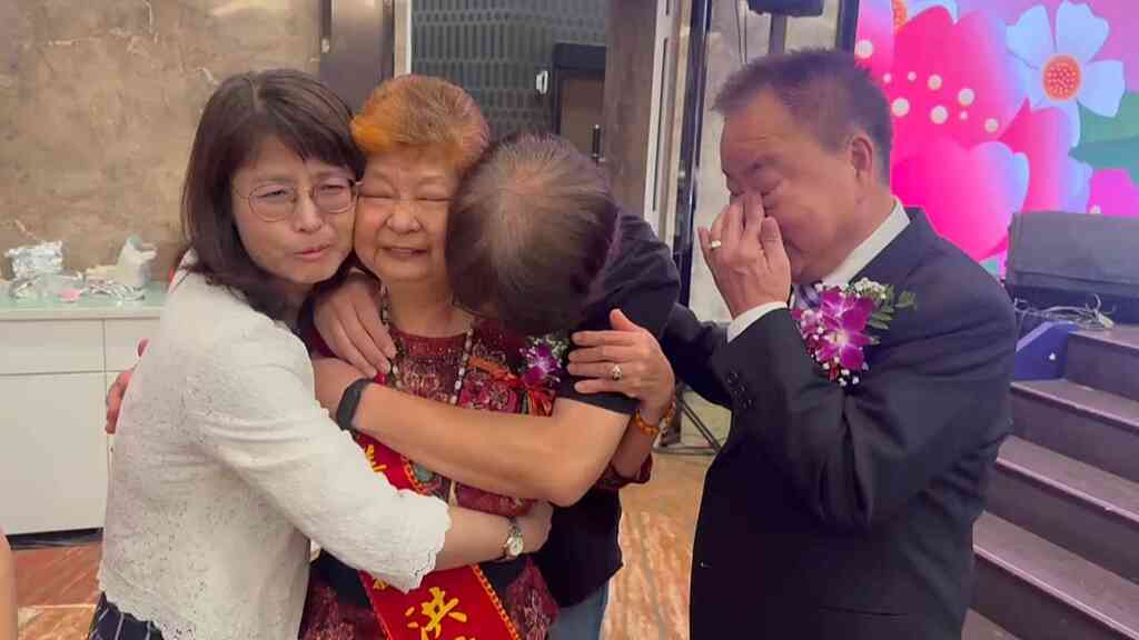 ▲和美鎮模範母親表揚活動,林庚壬鎮長真情流露落下男兒淚,強調「樹欲靜而風不止,子欲養而親不待!」是許多人心中的遺憾,所以呼籲為人子女行孝要及時。(記者林明佑翻攝)