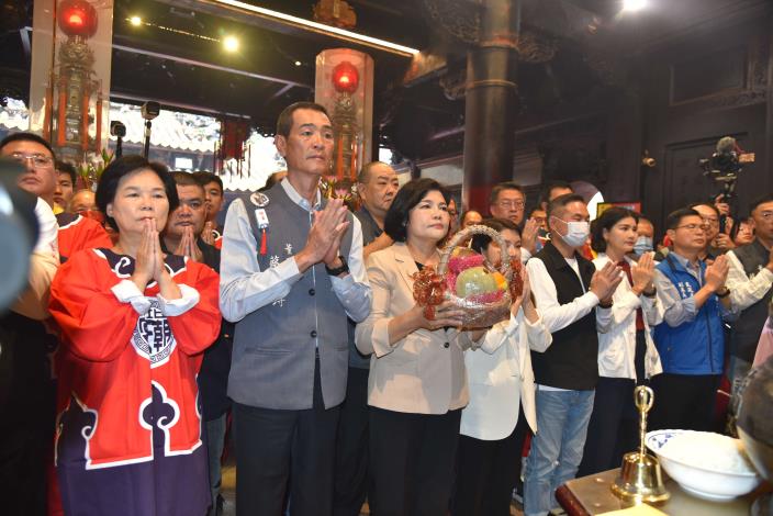 ▲北港朝天宮迎媽祖活動前，雲林縣長張麗善、朝天宮董事長蔡咏鍀等人一同祈福北港朝天宮迎媽祖活動前，縣長張麗善、朝天宮董事長蔡咏鍀等人一同祈福。（雲林縣政府提供）