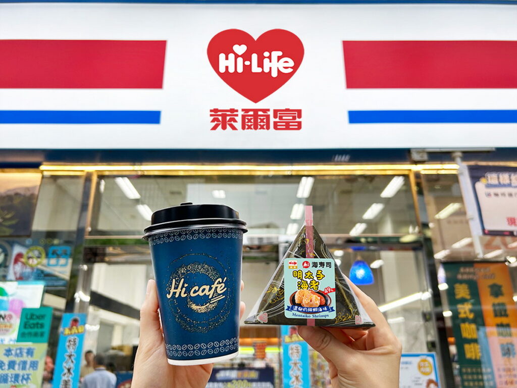 萊爾富首度與海壽司聯名推出三角飯糰新品,5月1日至28日搭指定飲料享合購價69元。