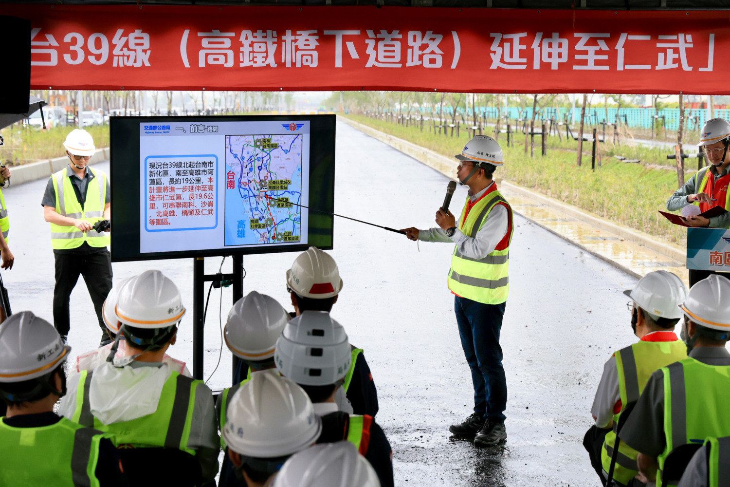 陳其邁陪同陳建仁視察台39線擴展 使北高雄交通更便利