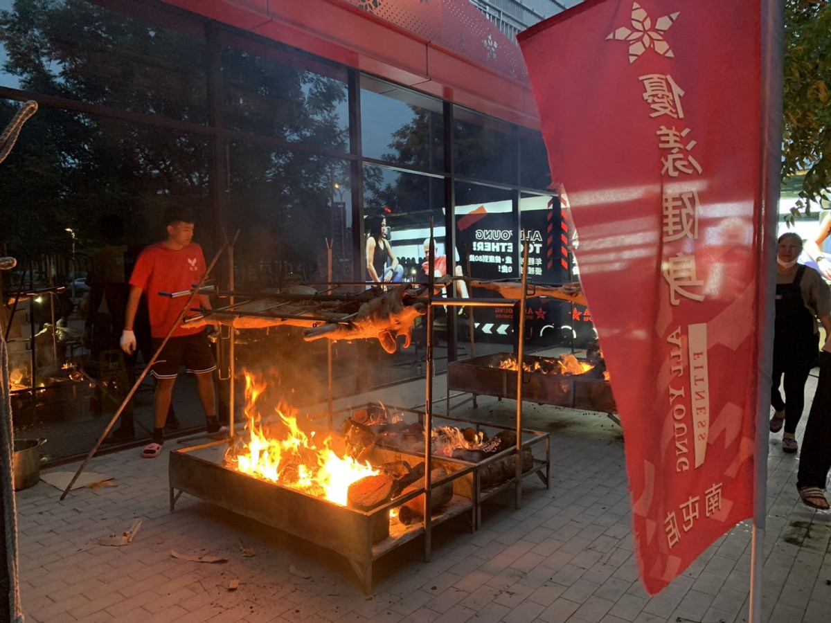 頂級補給之一烤乳豬。圖片提供/業者